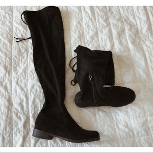 knee high black boots